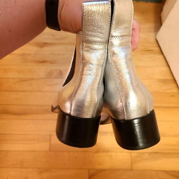 Loeffler Randall Nellie Silver Chelsea Pointed Booties 6.5 - Picture 8 of 10